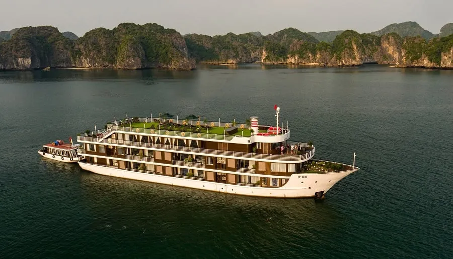 Luxury yacht for those who want to experience class