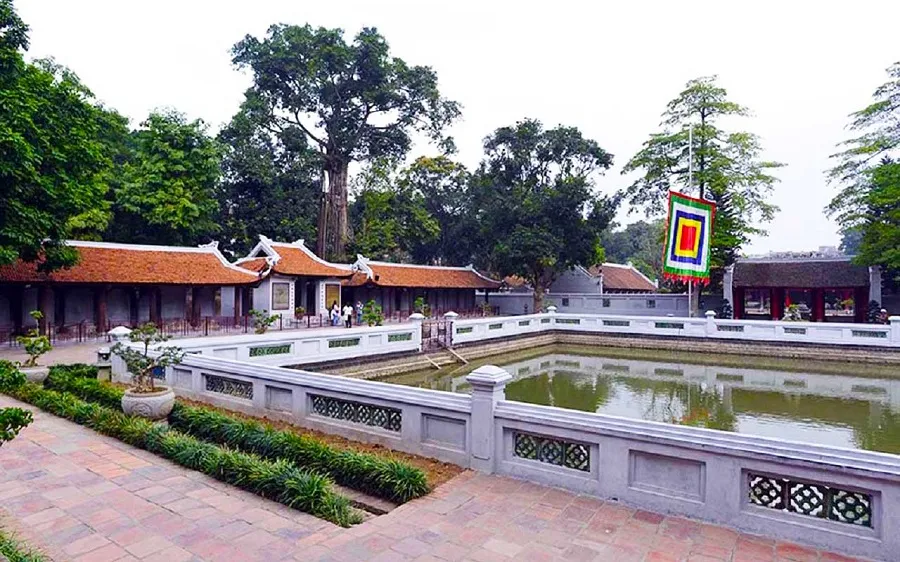 Hồ Giám tĩnh lặng trong lòng Văn Miếu