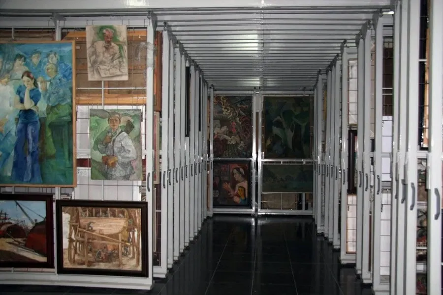 The museum is a place to store many paintings of great artistic value