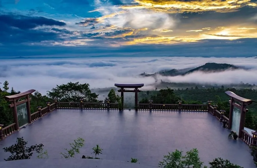 Linh Quy Phap An Pagoda is like escaping from a fairyland