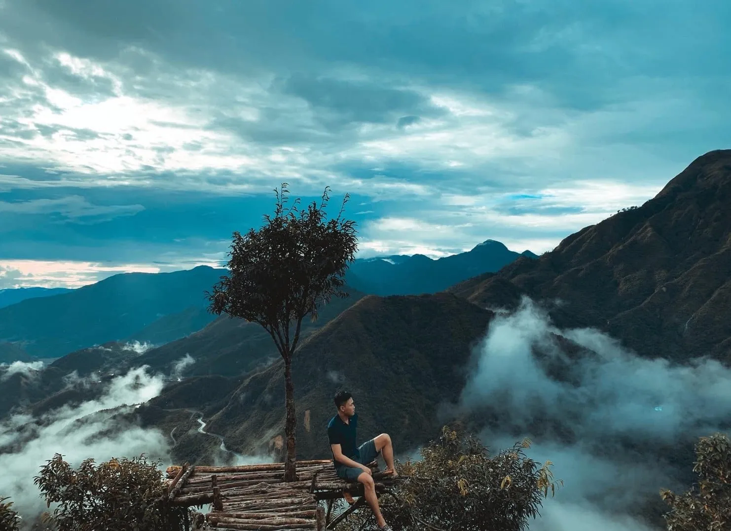 Ngắm cảnh tại cổng trời SaPa