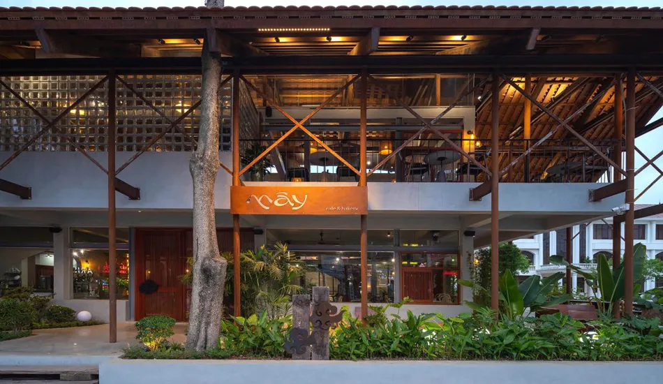 Bars and cafes in Ninh Binh Vietnam at night