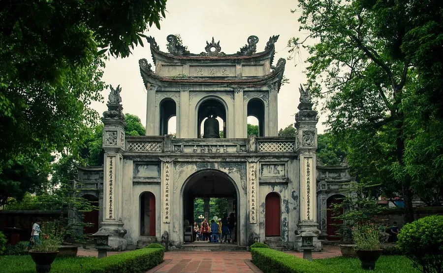 Văn Miếu Quốc Tử Giám luôn mở cửa đón du khách thập phương
