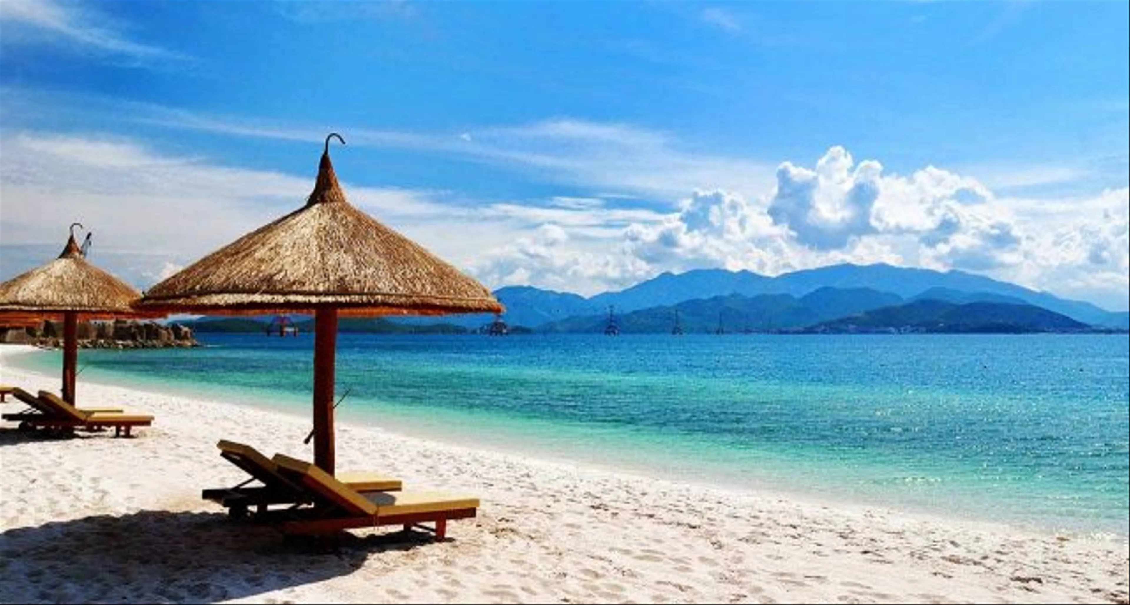 Khám phá vẻ đẹp của bãi biển Xuân Thiều - Bãi biển thơ mộng nhất Đà Nẵng