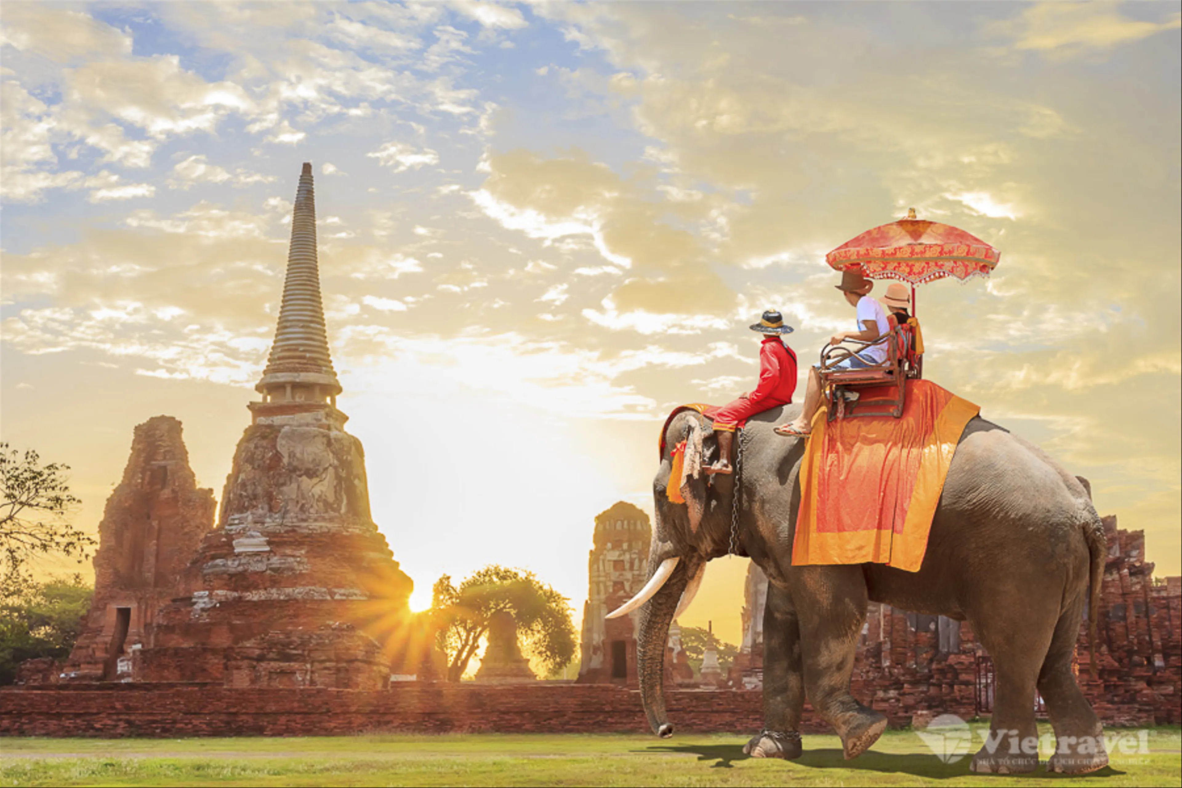 Wat Phra That Doi Kham- một trong những ngôi đền linh thiêng và đẹp nhất tại Chiang Mai, Thái Lan