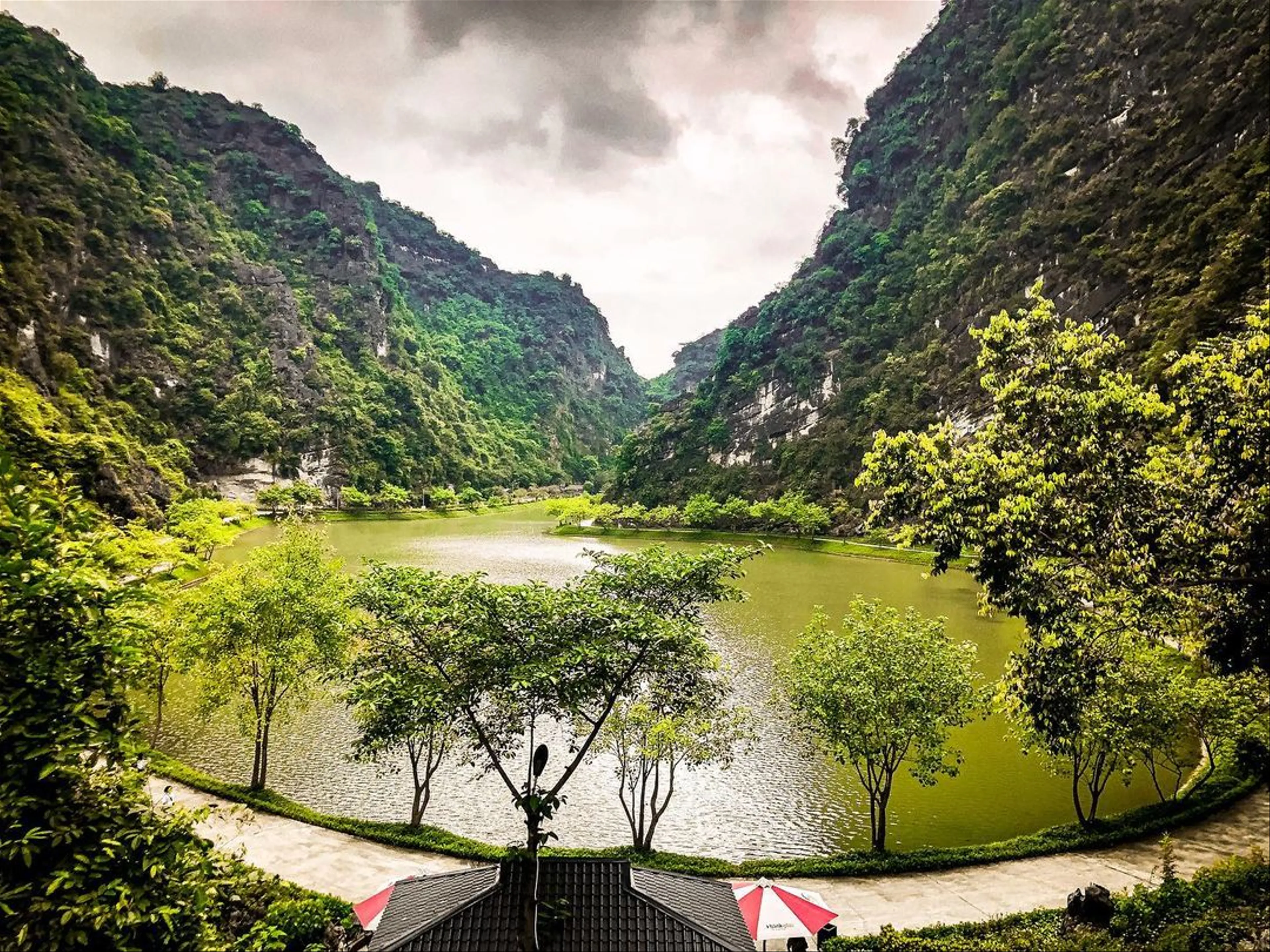 Khám phá vẻ đẹp tự nhiên tại Động Am Tiên Ninh Bình