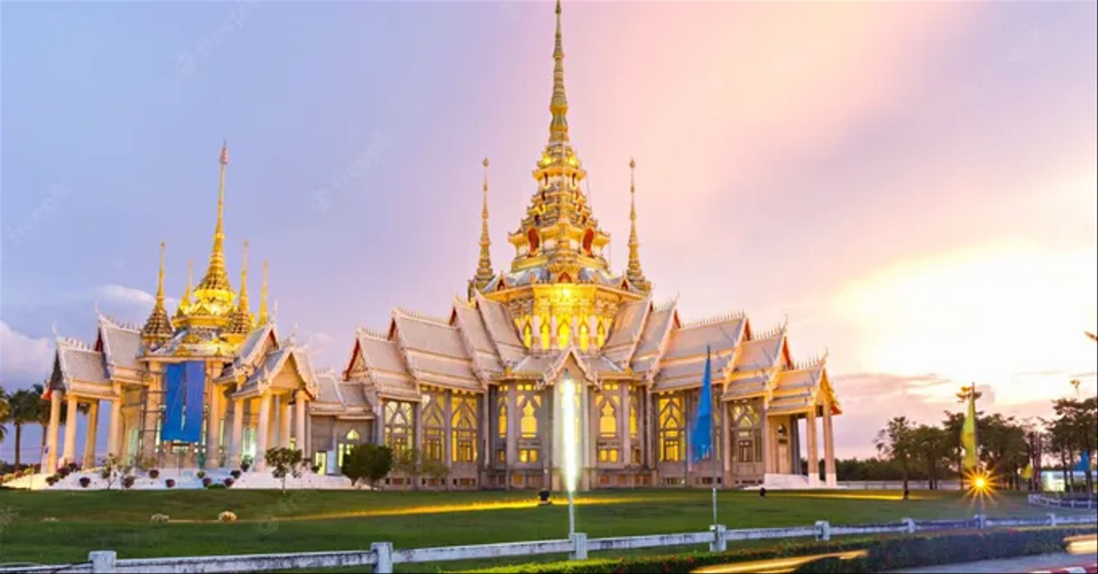 Wat Pha Lat Hike là một trong những điểm đến hấp dẫn cho du khách khi đến Chiang Mai, Thái Lan