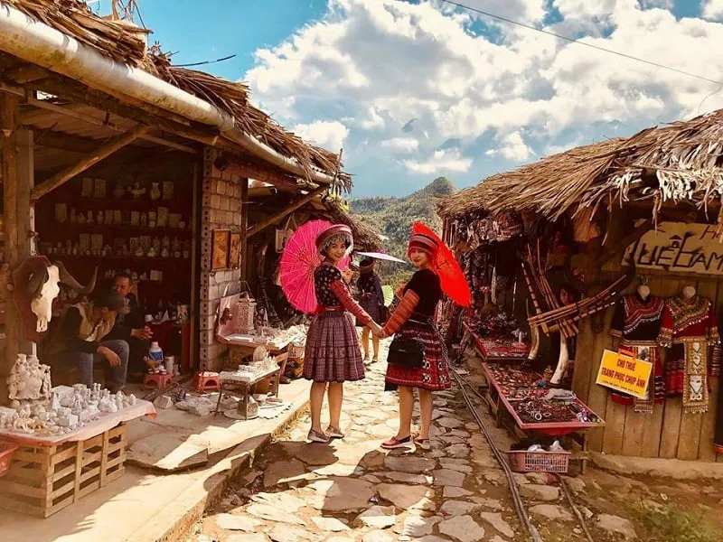 Check in trên con đường lát đá