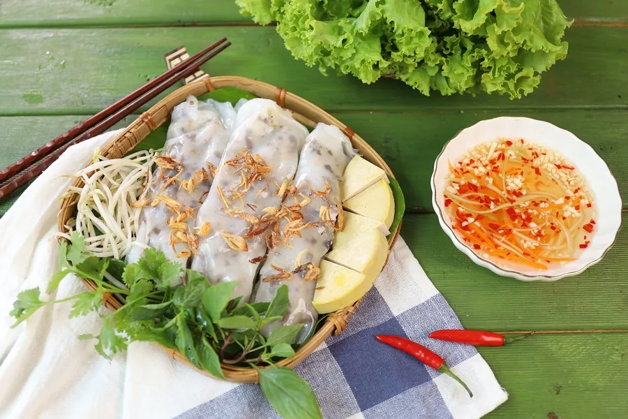 Delicious chewy rolls served with dipping sauce
