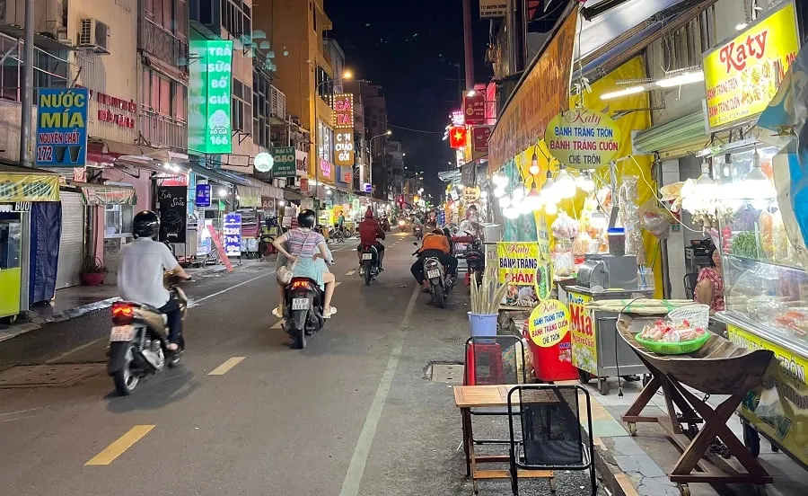 Easy to get to Ho Thi Ky market by many means
