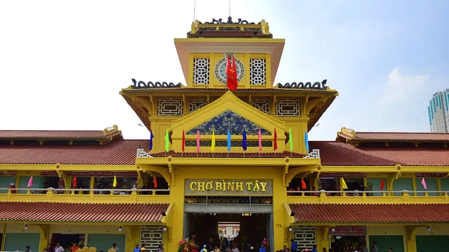 Binh Tay Market District 5 is one of the largest markets in Saigon