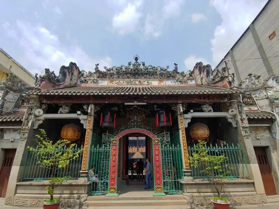 Ba Thien Hoi Pagoda is famous for its sacredness