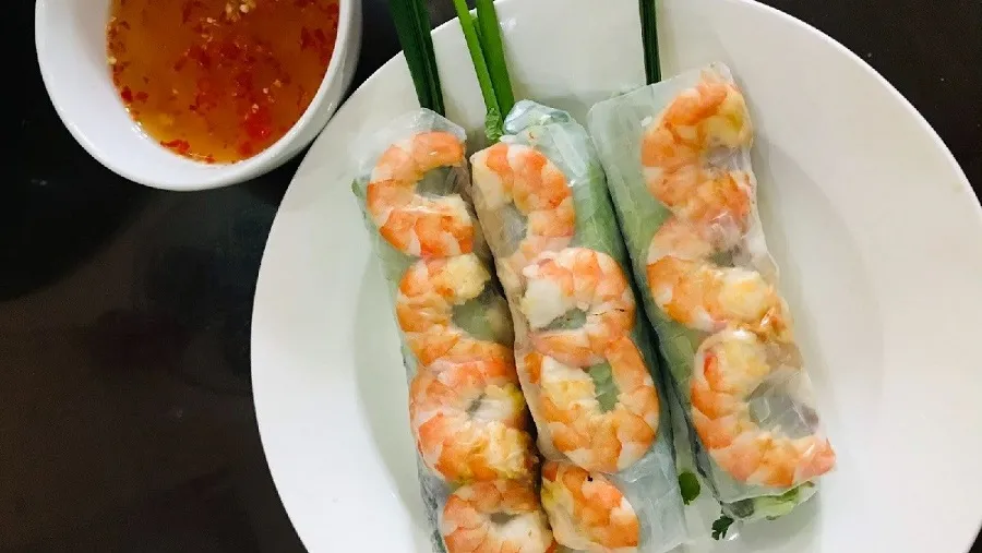Goi cuon is a combination of flavors of many ingredients