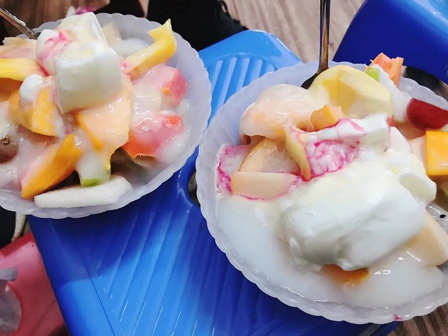 Bach - Kinh - Xay food area is famous for its attractive dishes and super cheap prices