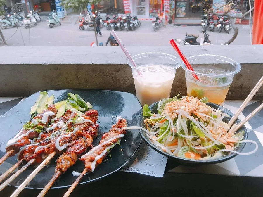 Chua Lang snack area is a favorite eating place for students
