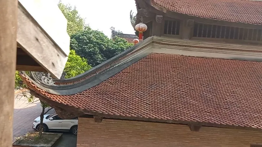 The roof of the season is hidden