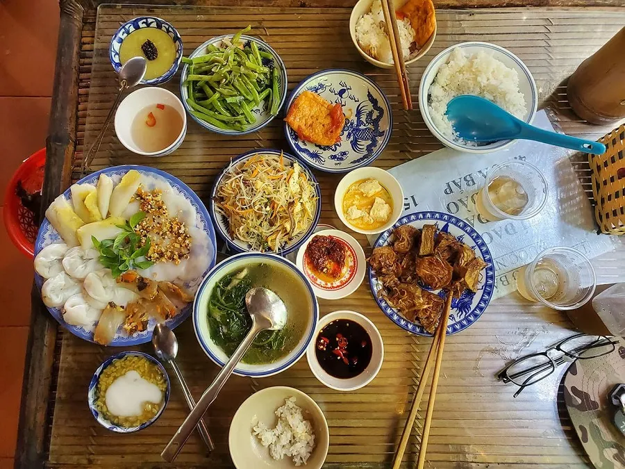 Frugal vegetarian rice is always a favorite highlight when visiting the temple