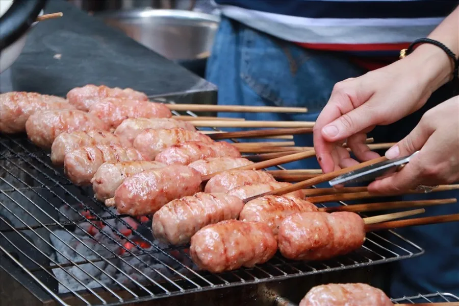 Grilled spring rolls with a flavor that captivates diners