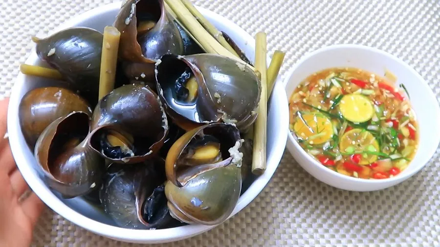 Saigon snails are processed into many attractive dishes