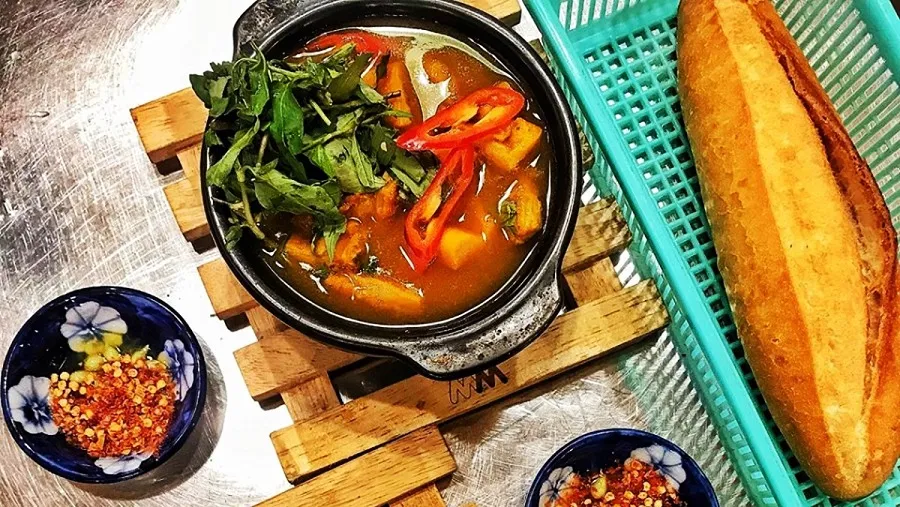 Pha lau attracts from color to flavor