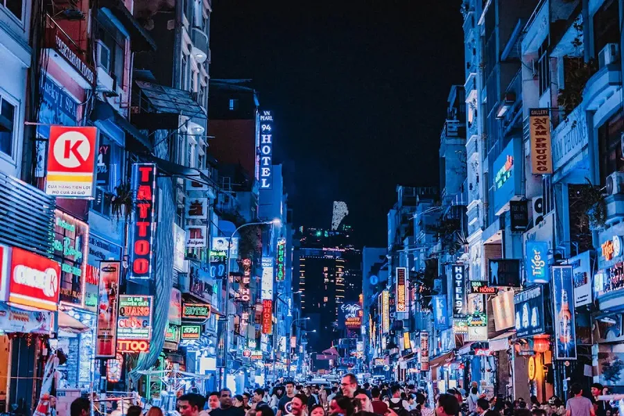 Bui Vien shines under sparkling lights