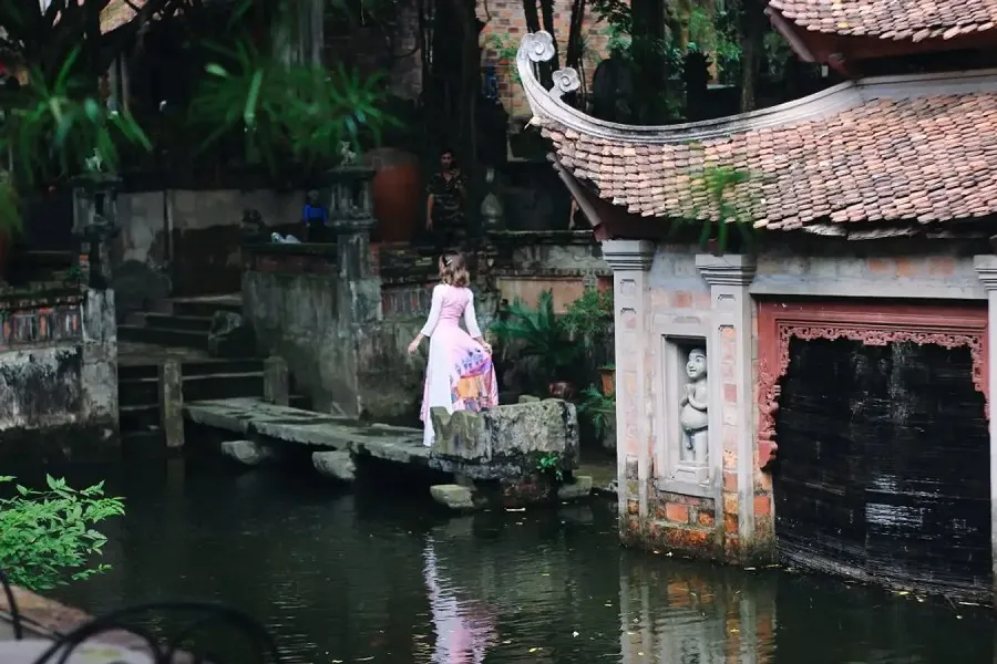 The quiet lotus pond is a romantic location suitable for taking photos