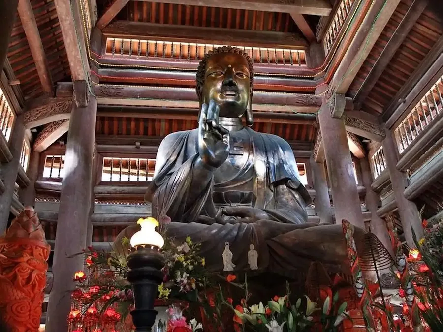 Shakyamuni Buddha statue resides in the sacred main hall