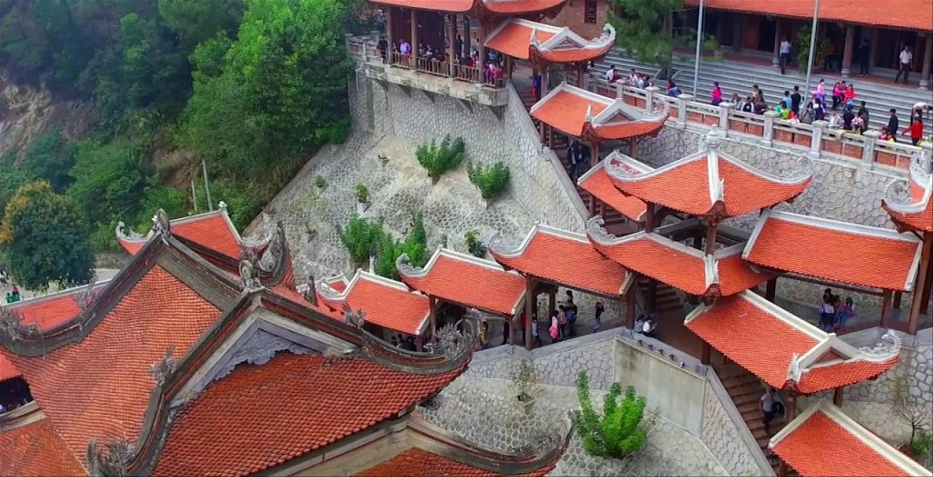 Non Nuoc Soc Son Pagoda - An ancient pagoda in the middle of the forest