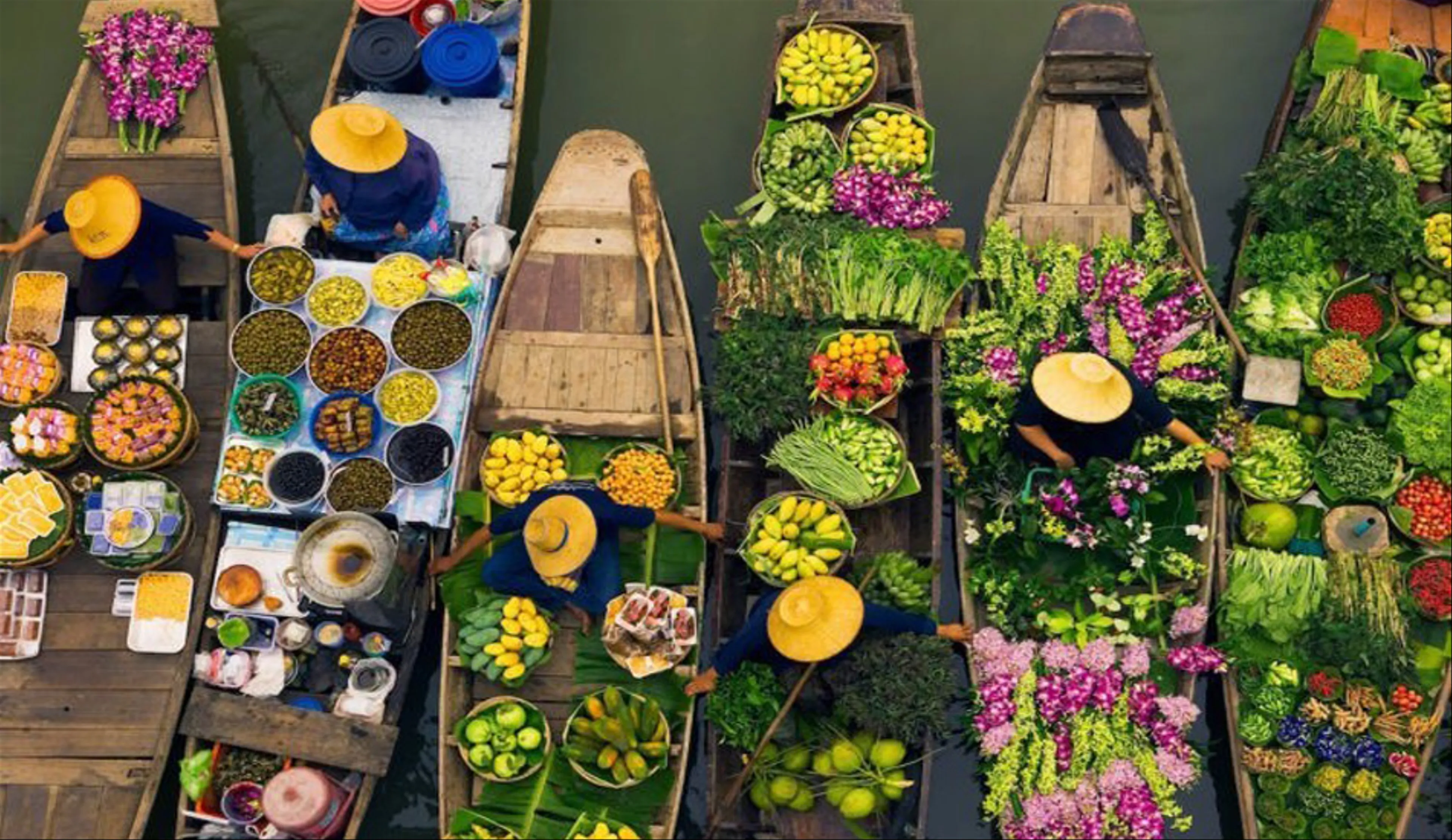 Admire the unique beauty of Cai Be Floating Market in Tien Giang