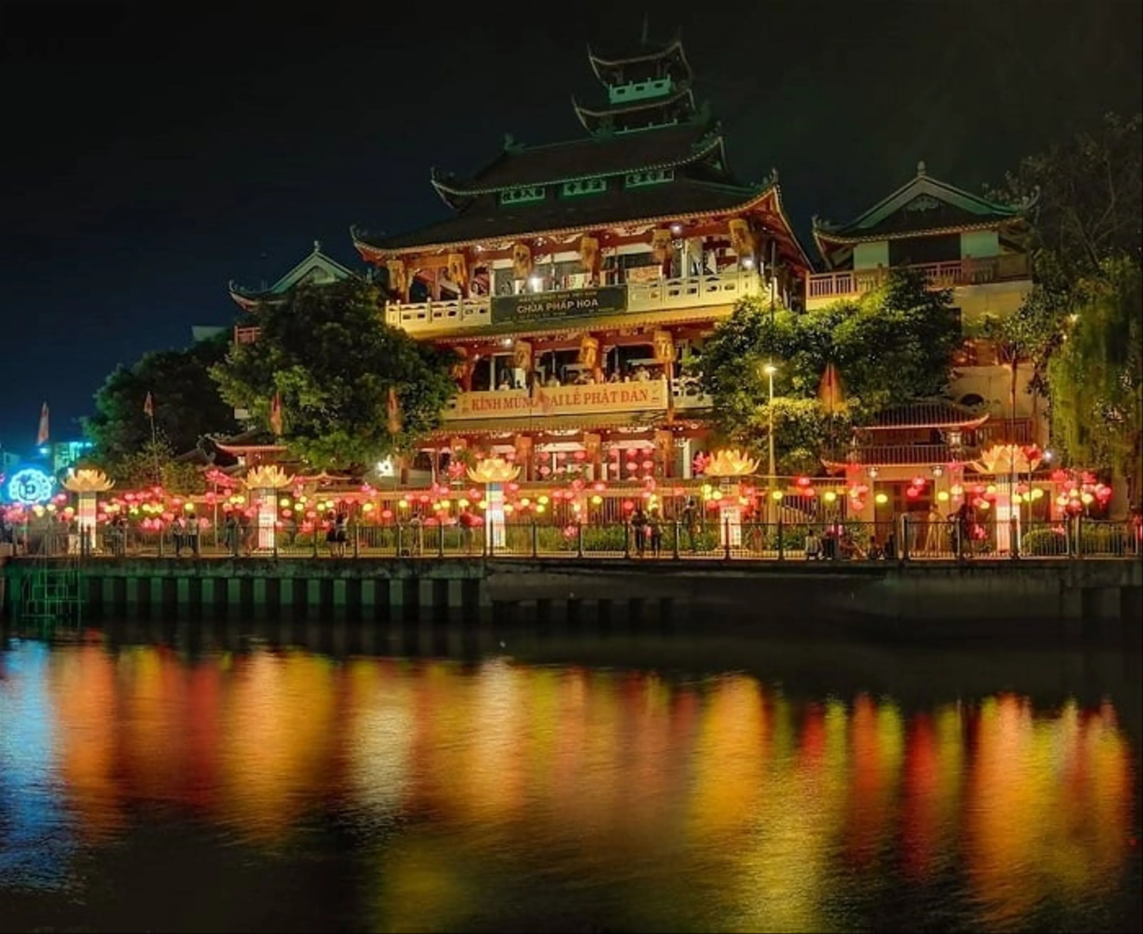 Chùa Pháp Hoa: Điểm dừng chân tâm linh giữa lòng Sài Gòn sôi động