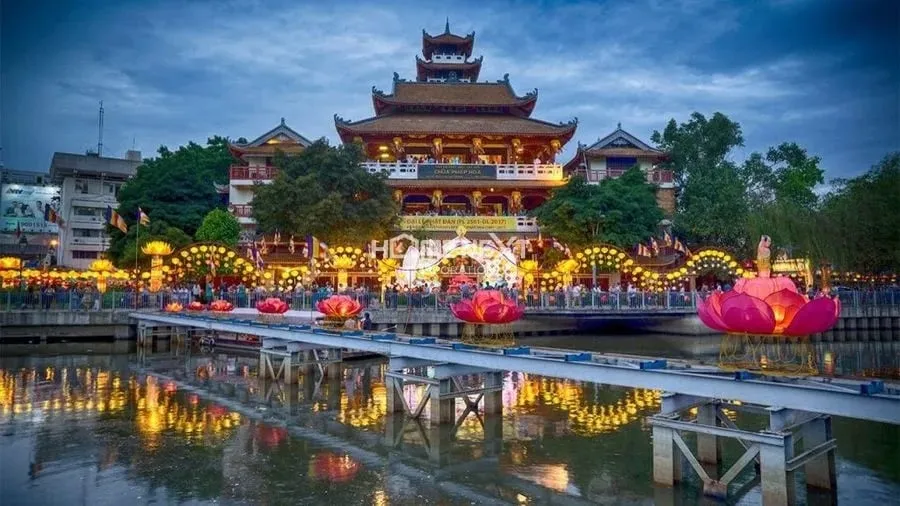 Chùa Pháp Hoa theo thời gian trở thành biểu tượng tâm linh trong lòng Sài Gòn