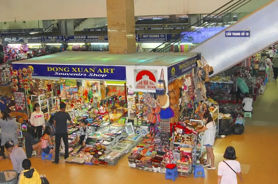 Easily find Dong Xuan market right at a prime location