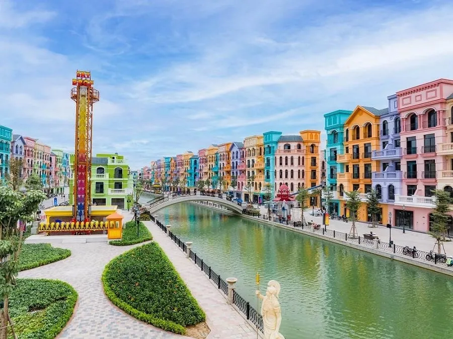 Grand World is as colorful as a fairyland