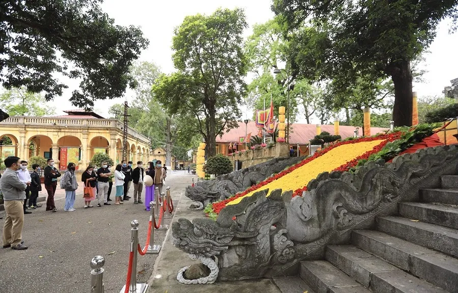 Họa tiết rồng được chạm khác tỉ mỉ