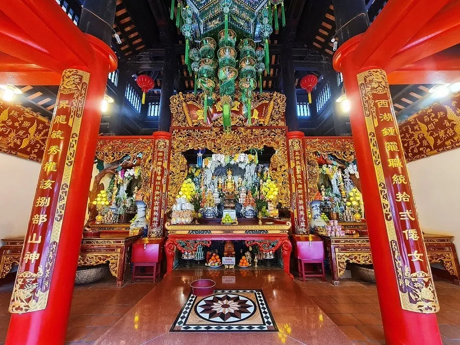Phu Tay Ho is the place to worship the legendary "Four Immortals".