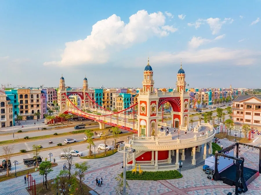 The architectural works resemble real-life fairy tales