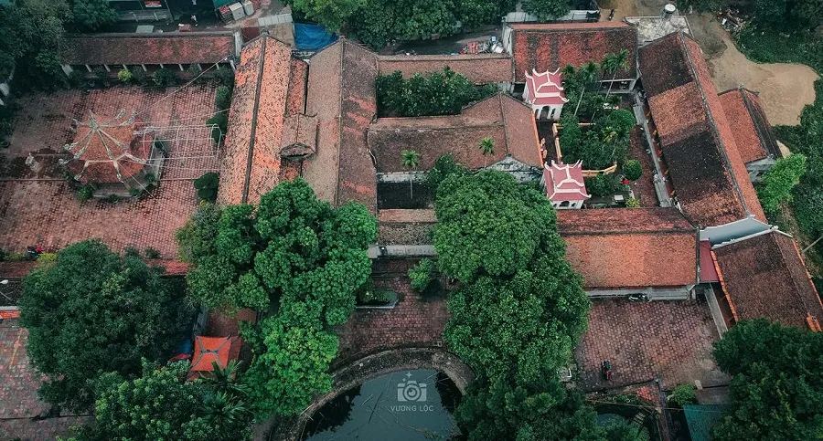 Overview of the massive architecture of Lang Pagoda