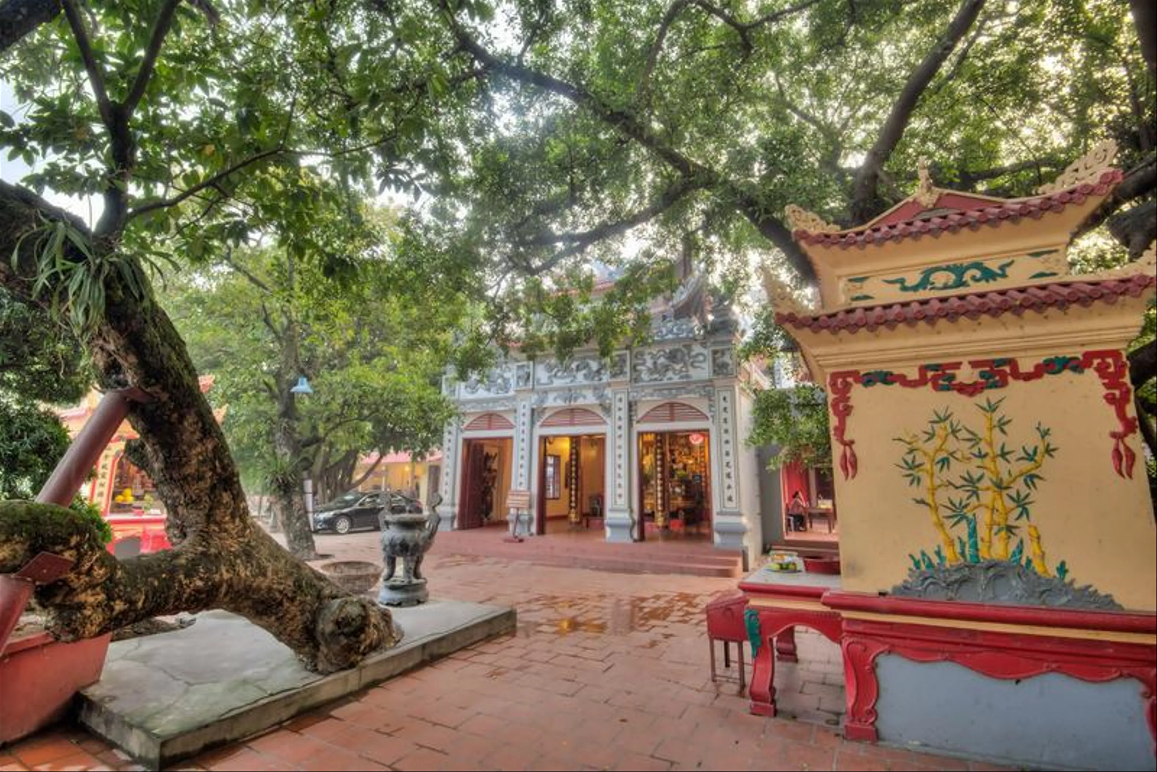 Phủ Tây Hồ - Điểm đến tâm linh nổi tiếng tại thủ đô Hà Nội