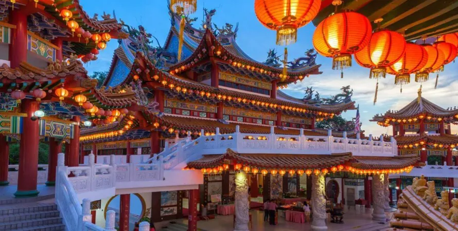 Admire the solemn beauty of Thien Hau Pagoda