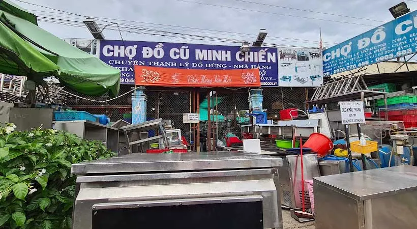 Minh Chien second hand market in Saigon