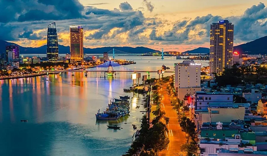 Da Nang at night