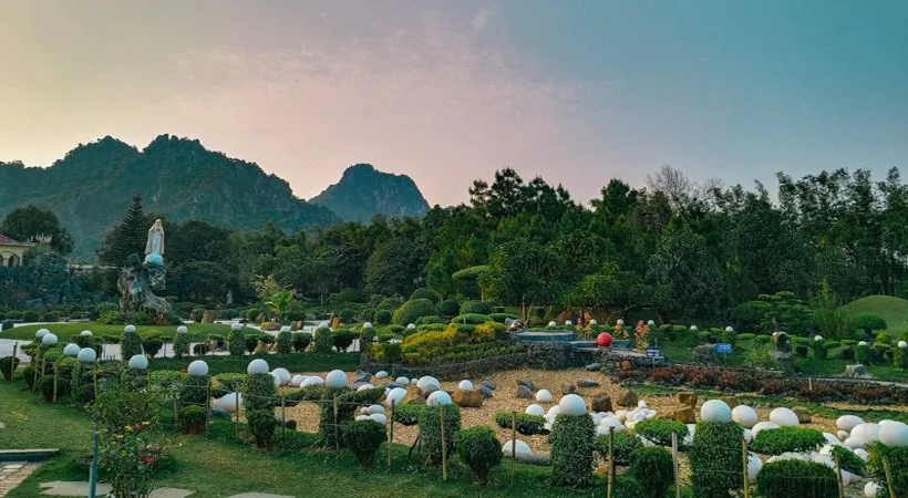 Vẻ đẹp của Đan Viện Châu Sơn