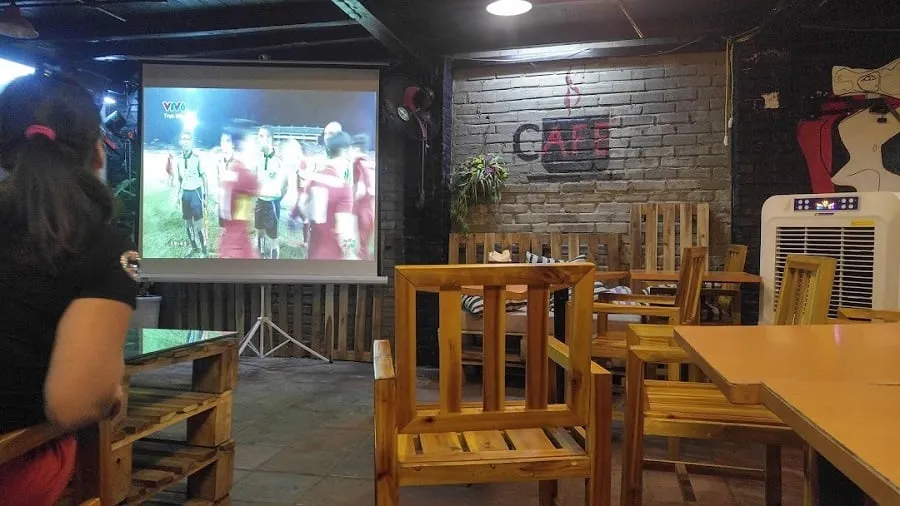 Football Coffee & Live Music mang lại cảm giác sôi động khi ghé tahưm