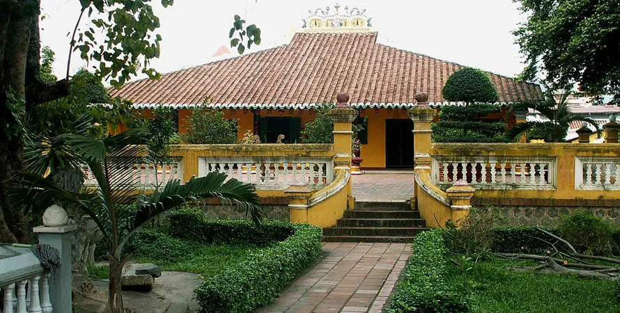 Giac Lam Pagoda landscape