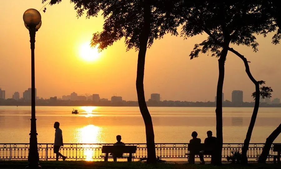 Hoàng hôn Hồ Tây