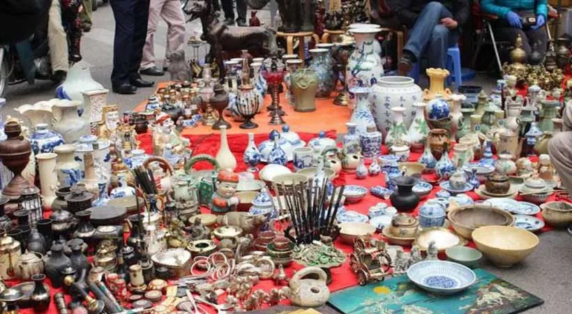 Nghia Hoa flea market with antiques and old items