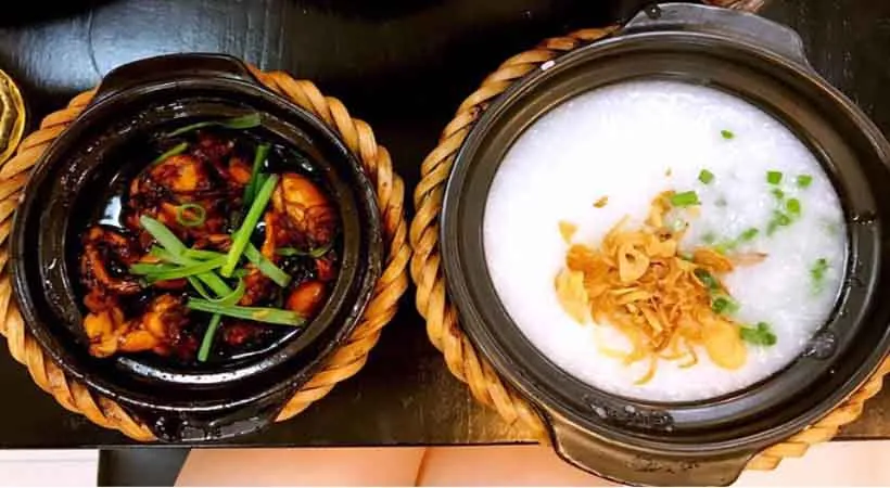 Singapore frog porridge with delicious and attractive flavor