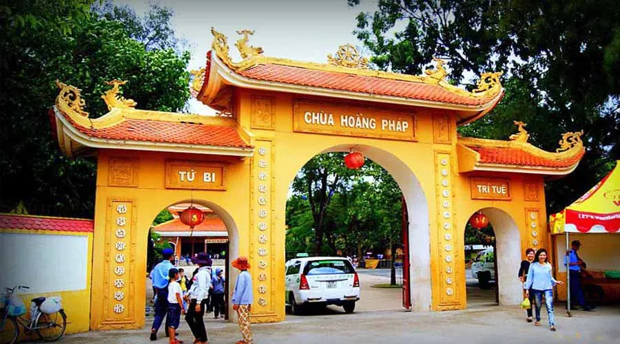 Visit Hoang Phap Pagoda with Tam Quan Gate