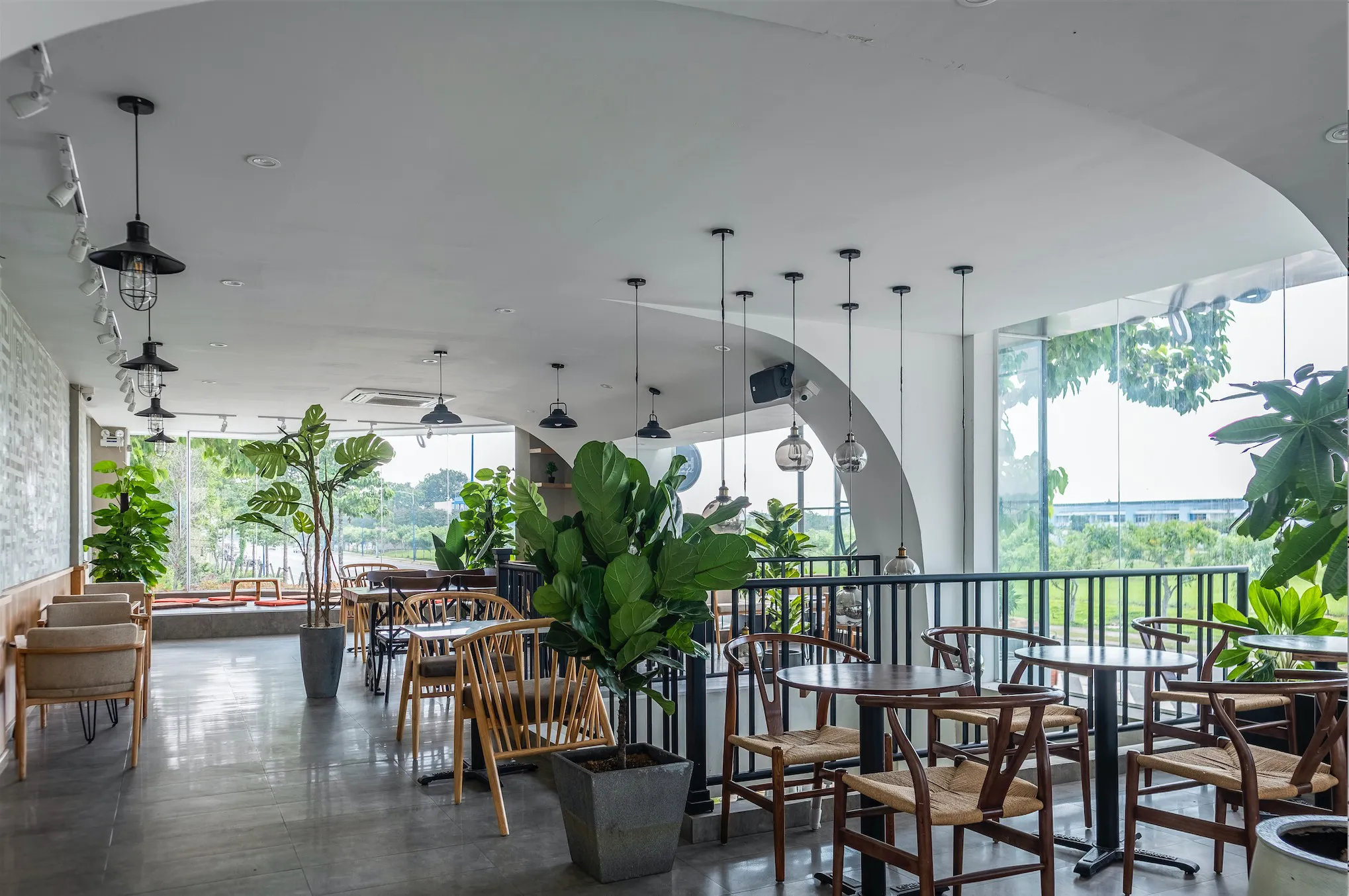 Quán cafe phía sau Càu Rồng Đà Nẵng