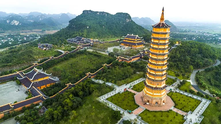 Cảnh quan của chùa Bãi Đính